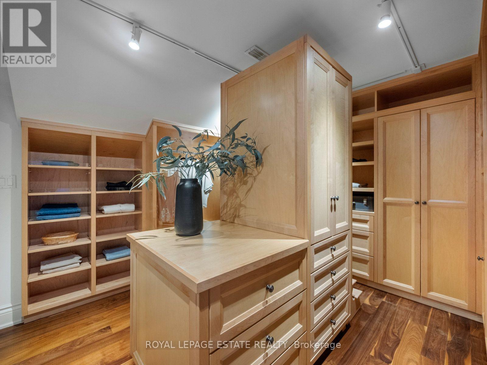 22 Hill Crescent, Toronto, ON