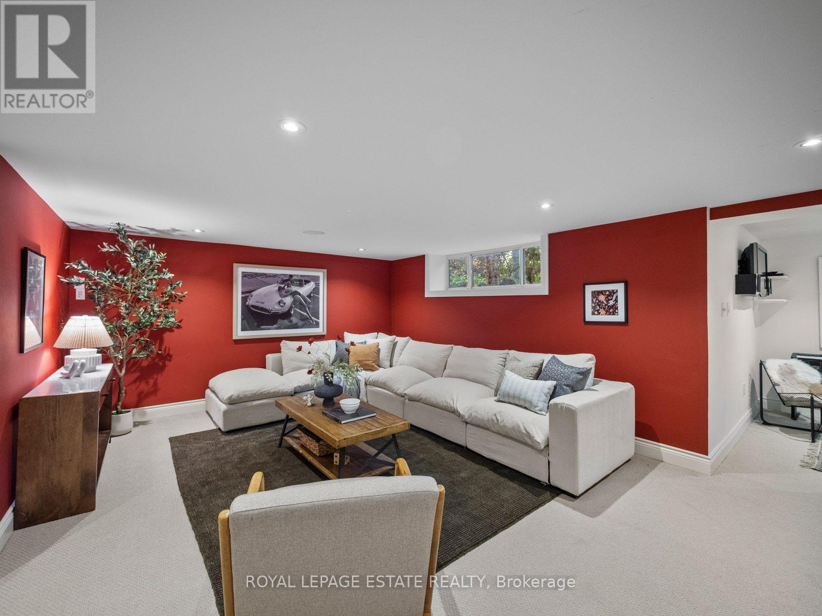 22 Hill Crescent, Toronto, ON