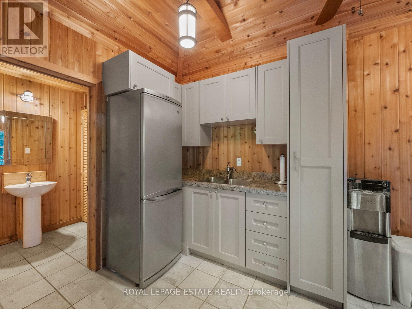 22 Hill Crescent, Toronto, ON