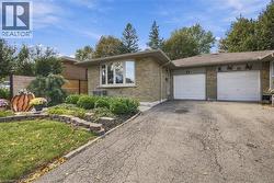 12 GLAMIS Court Hamilton, ON L9C 6B3