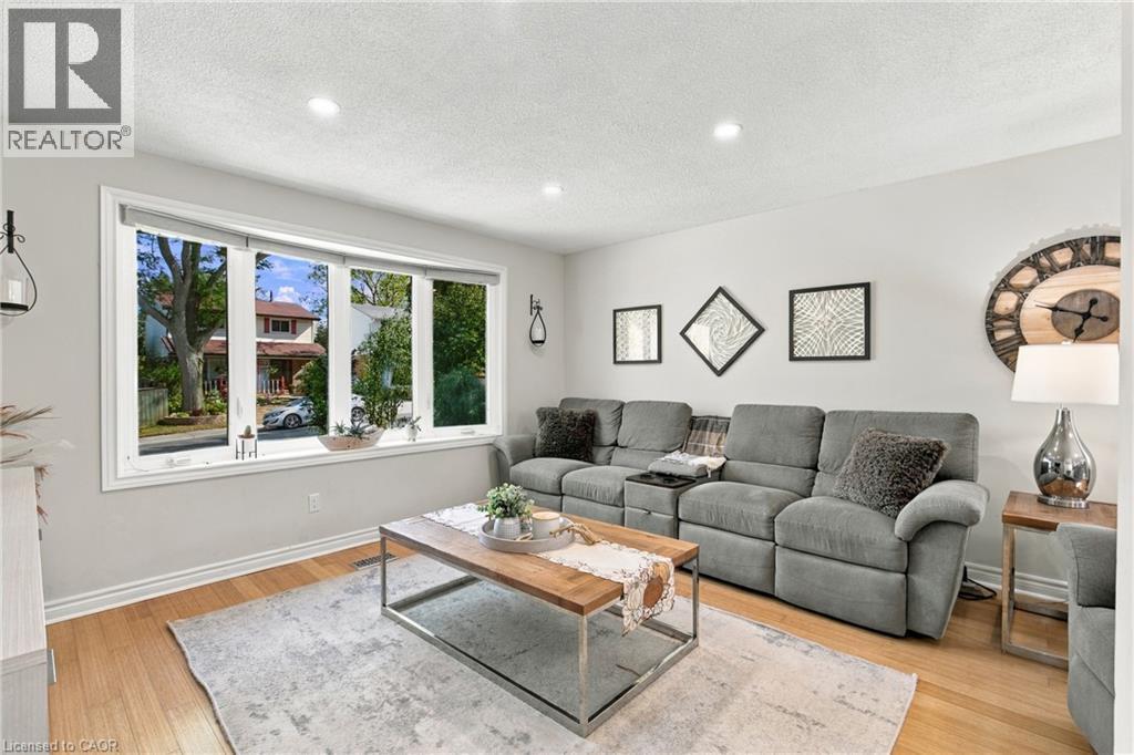 12 Glamis Court, Hamilton, ON