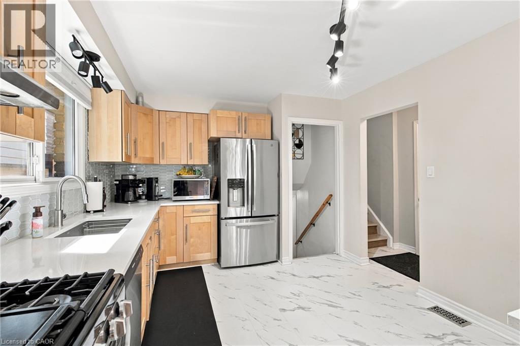 12 Glamis Court, Hamilton, ON