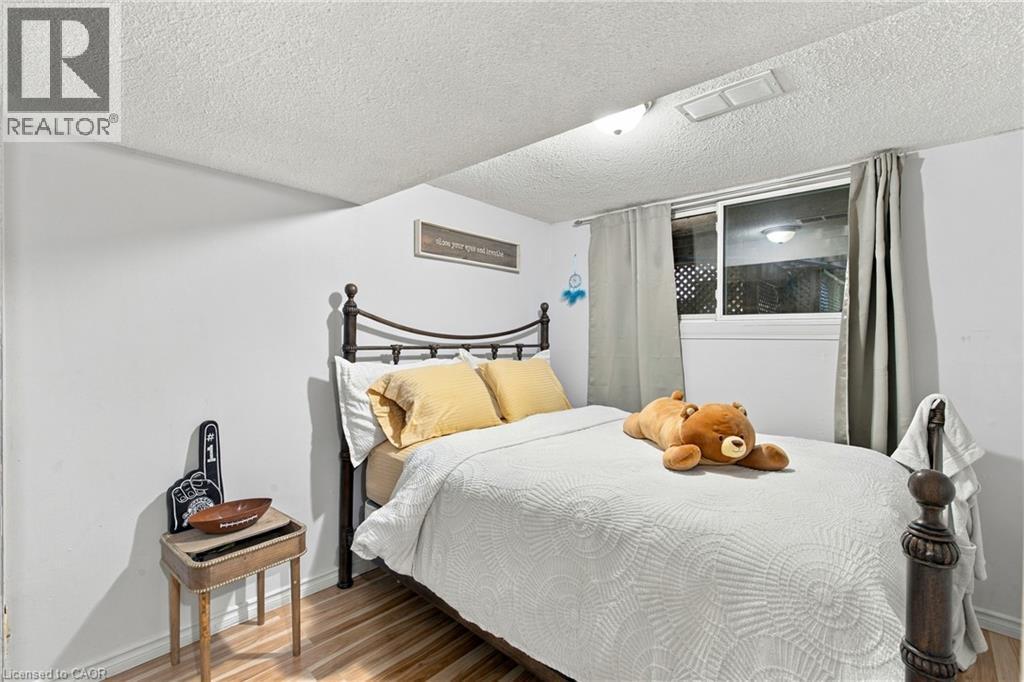 12 Glamis Court, Hamilton, ON