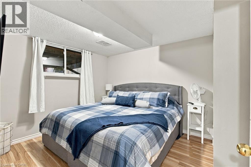 12 Glamis Court, Hamilton, ON