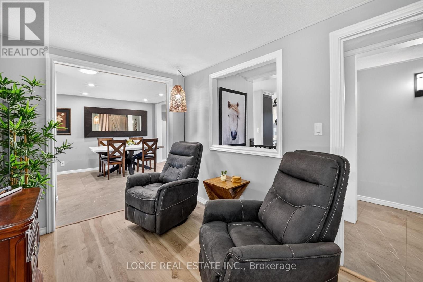 1501 Queenswood Crescent, Ottawa, ON