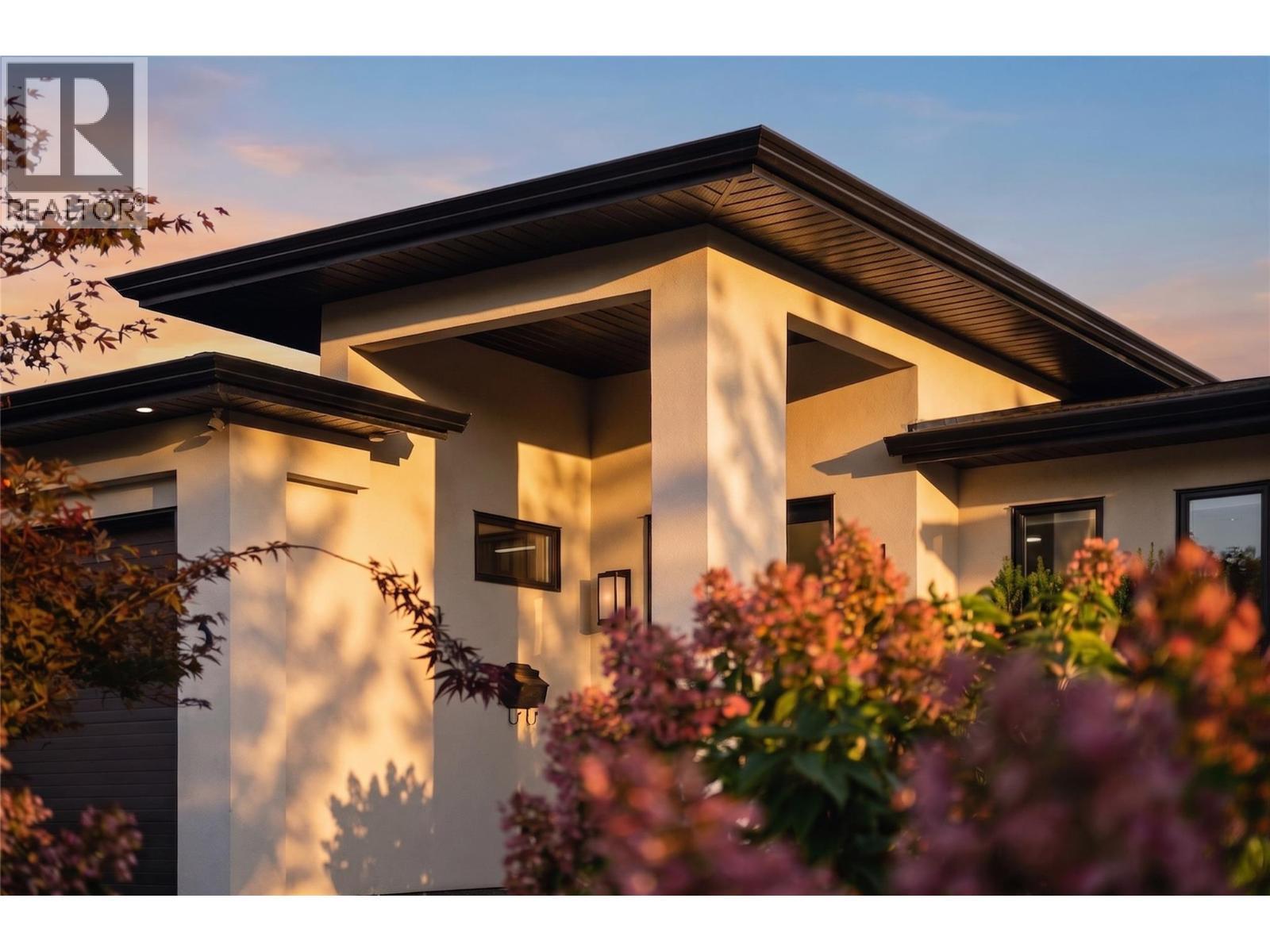 Contemporary Design - 1675 Willow Crescent Unit# 3 Lot# 3, Kelowna, BC