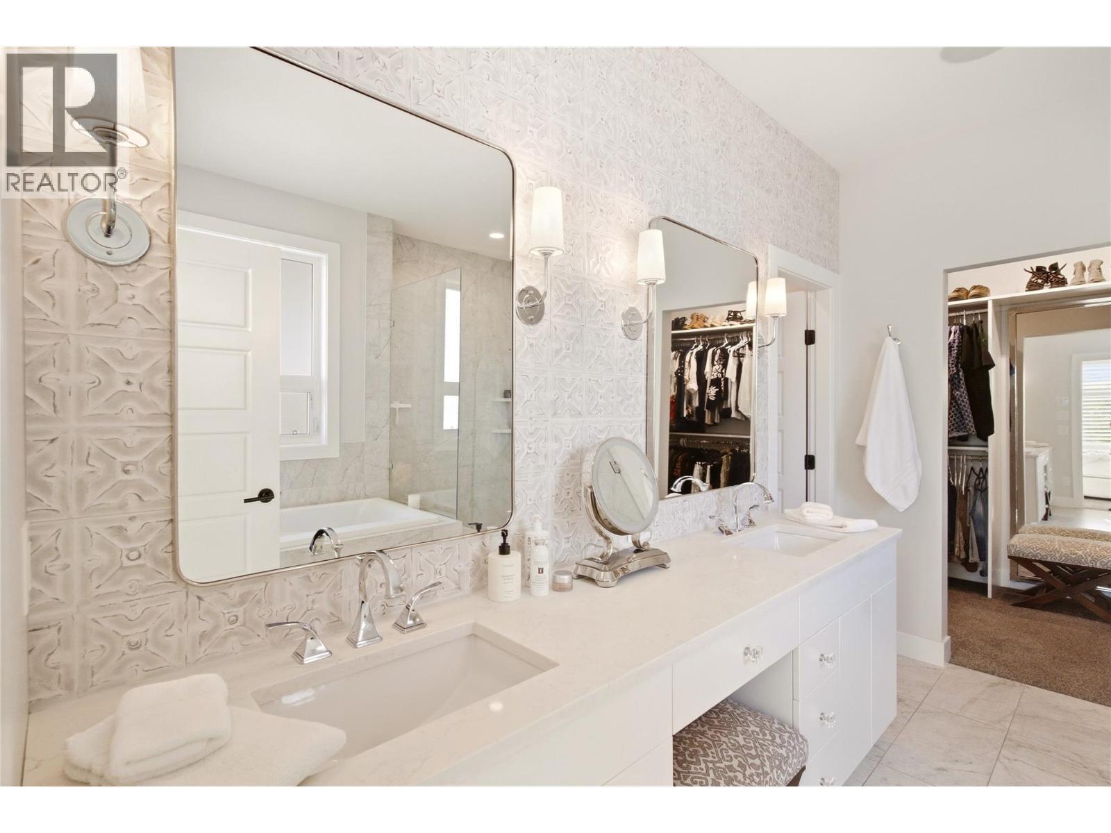 5 piece Ensuite - 1675 Willow Crescent Unit# 3 Lot# 3, Kelowna, BC