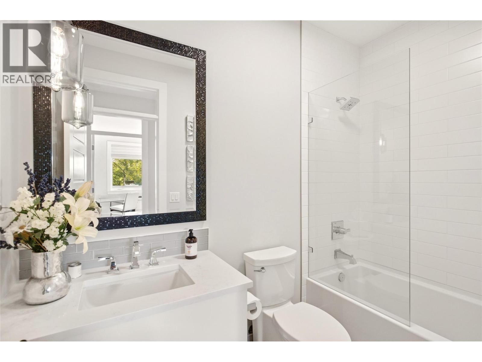 main floor 3 piece bathroom - 1675 Willow Crescent Unit# 3 Lot# 3, Kelowna, BC