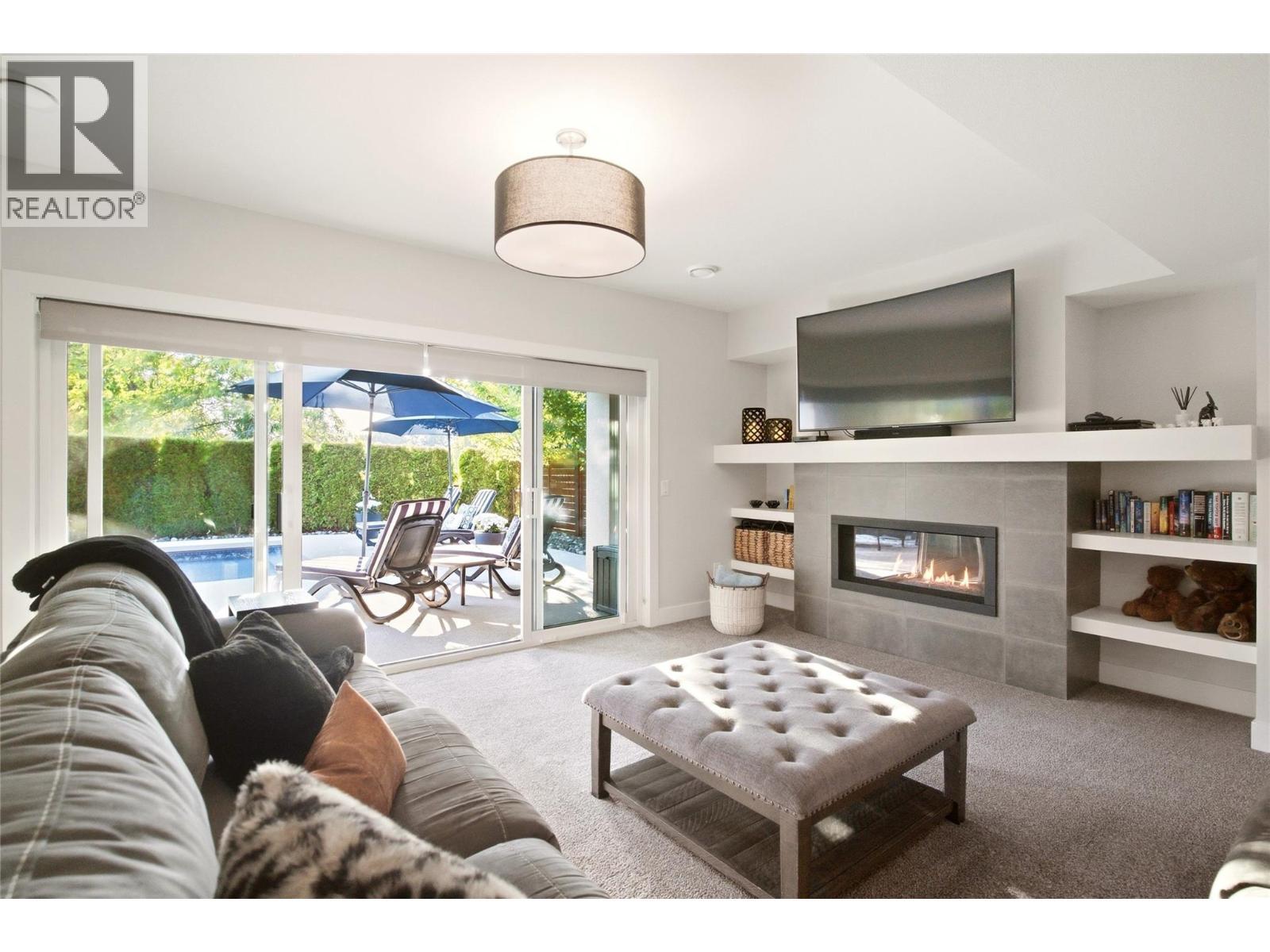 2nd Gas fireplace - 1675 Willow Crescent Unit# 3 Lot# 3, Kelowna, BC