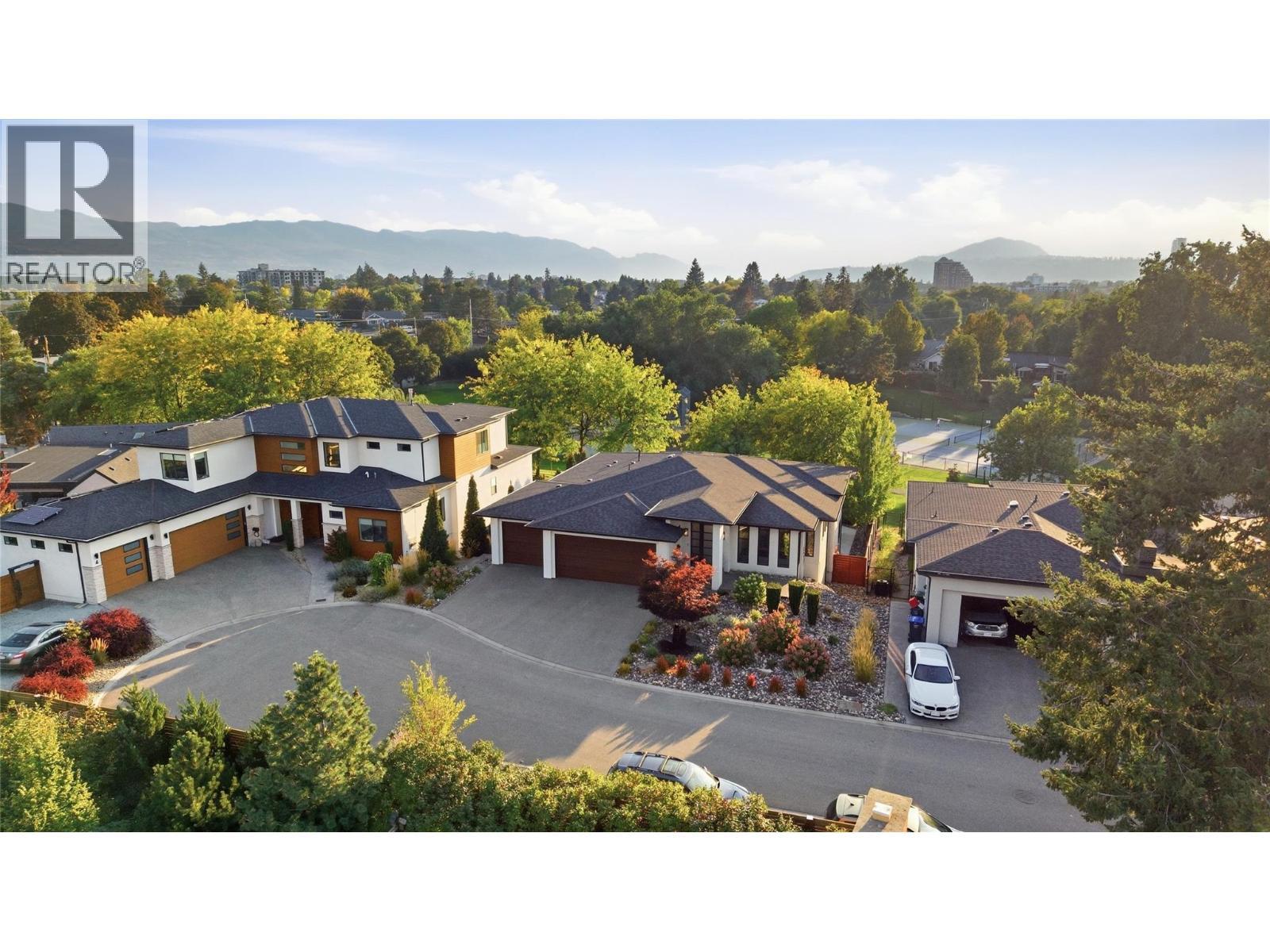 Minutes to Downtown Biking or by car - 1675 Willow Crescent Unit# 3 Lot# 3, Kelowna, BC