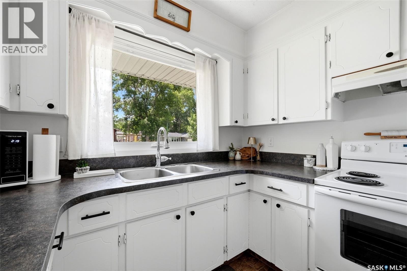 80 Eden Avenue, Regina, SK
