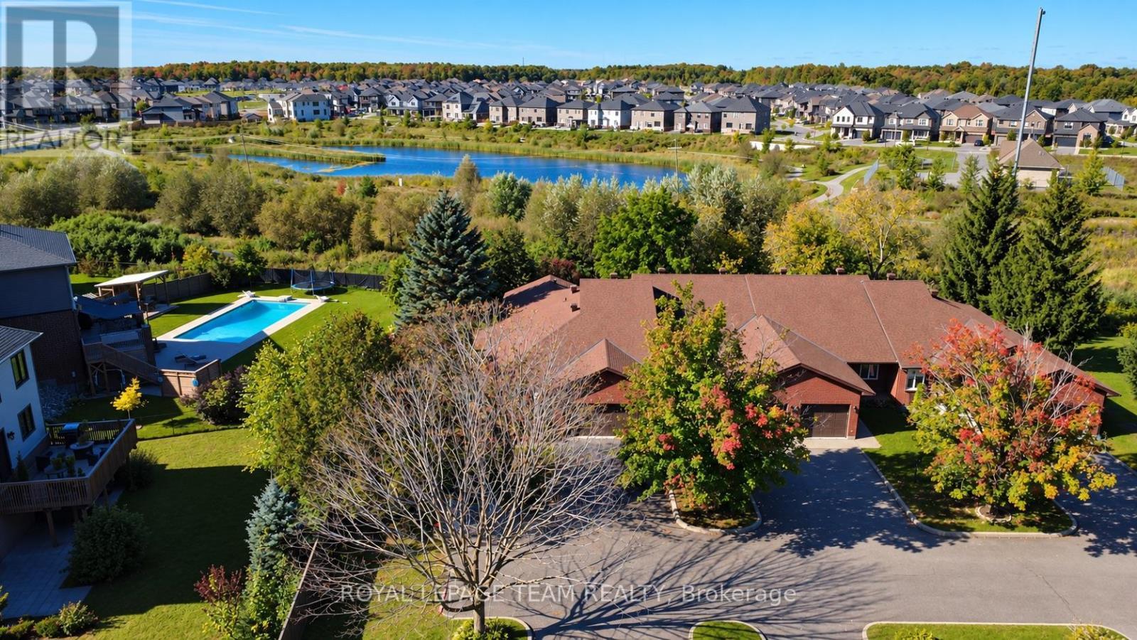 End townhouse with absolutley georgeous backyard! - 5668 Mahogany Lane, Ottawa, ON