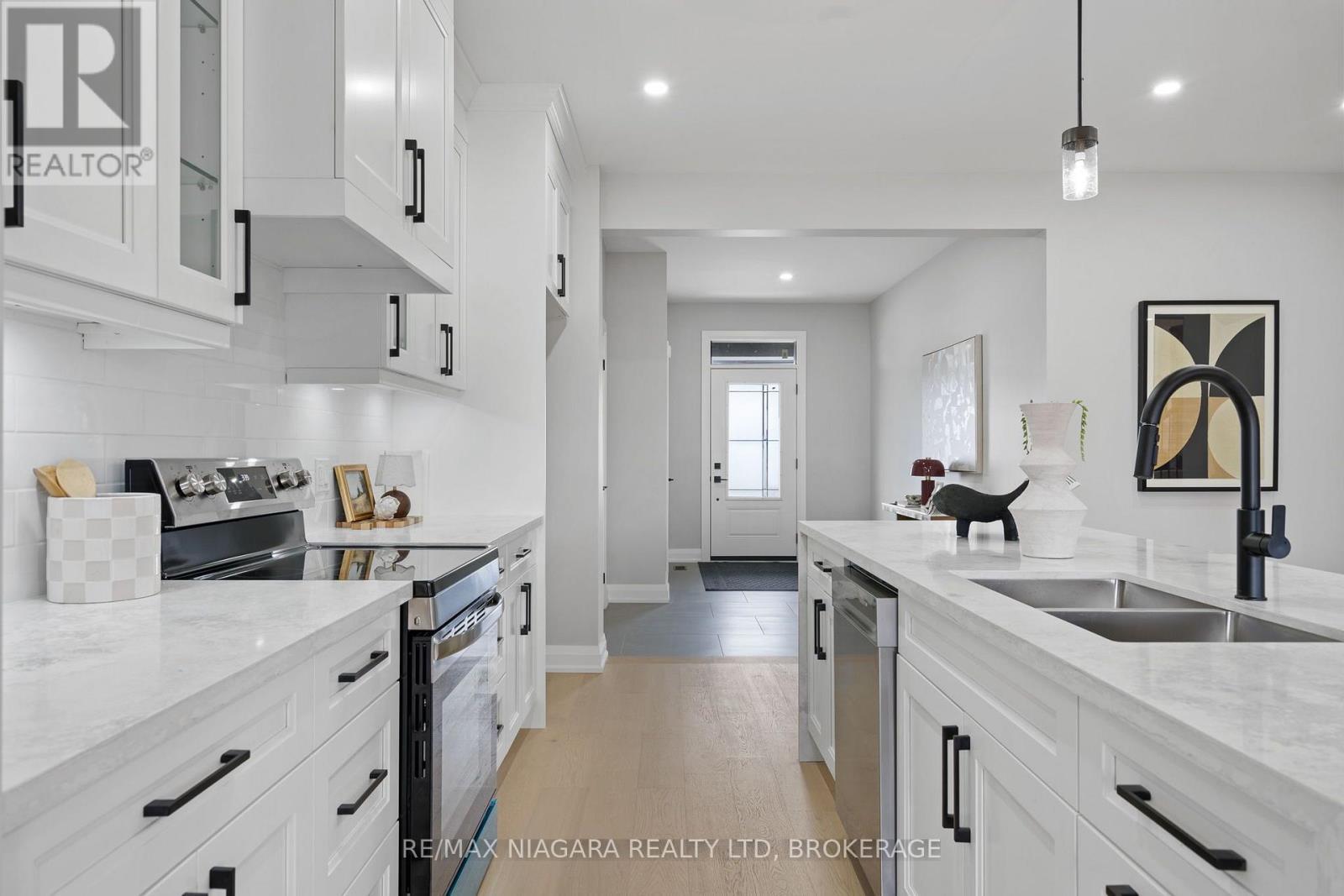 6136 Curlin Crescent, Niagara Falls (Forestview), ON