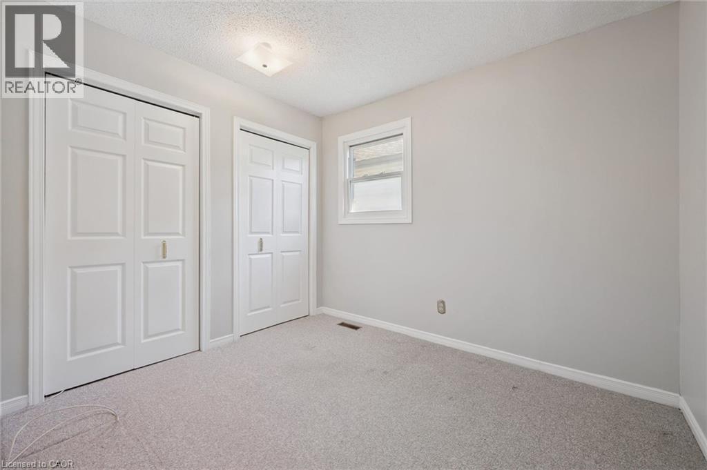 Neutral-toned walls complement light-colored carpeting - 512 Thorndale Drive, Waterloo, ON