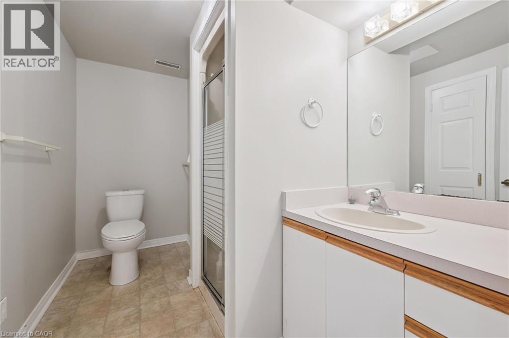 White vanity with an integrated sink and laminate countertop - 512 Thorndale Drive, Waterloo, ON