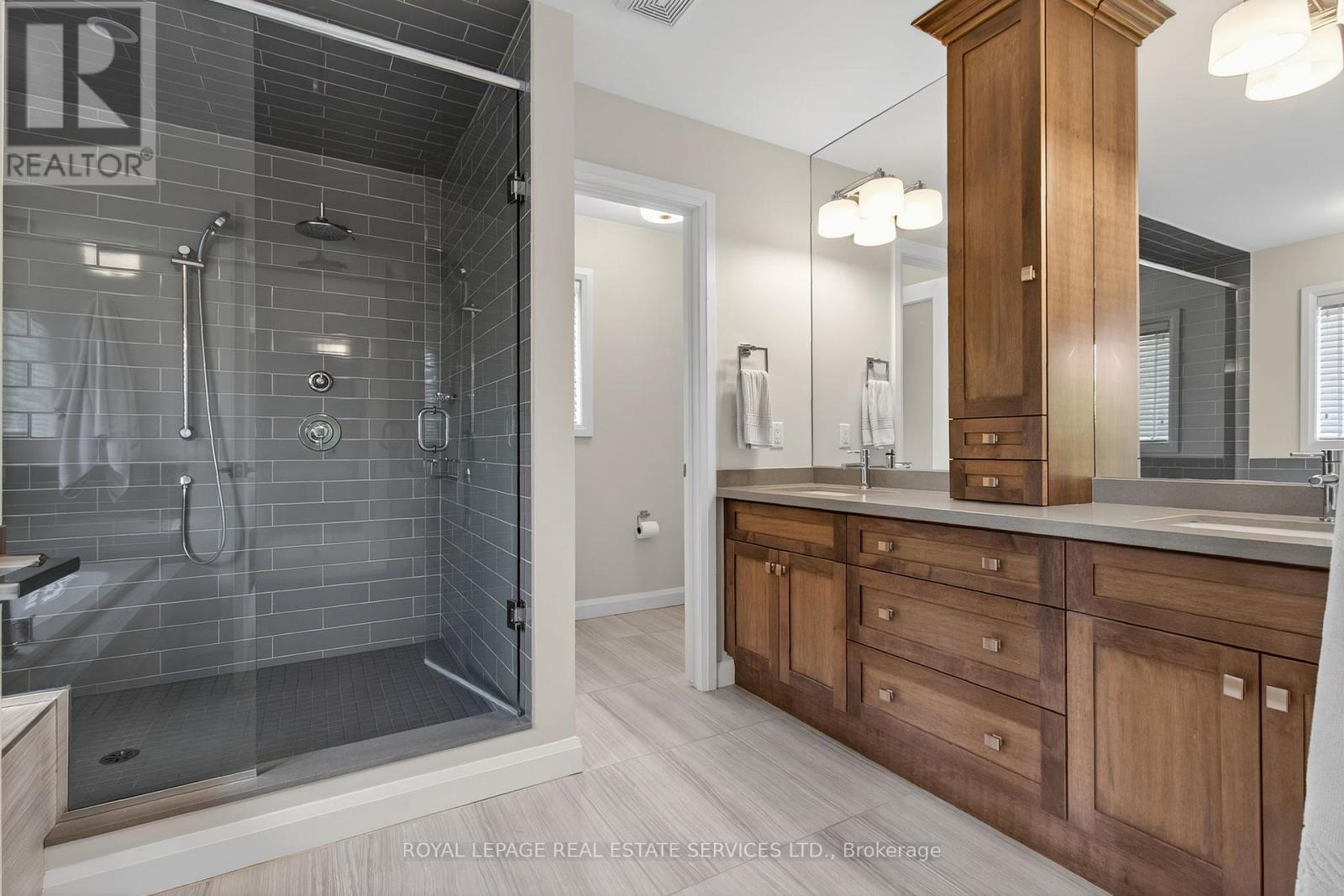 31 Dorr Court, Hamilton, ON