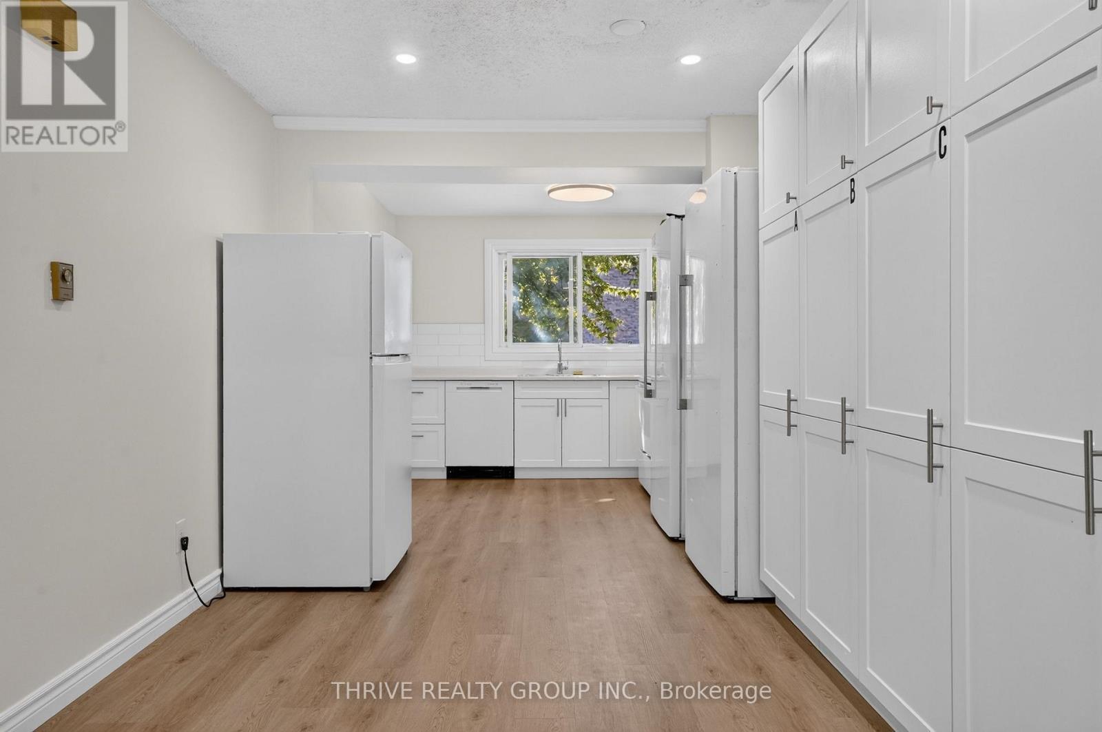 Updated kitchen with new appliances - 36 - 40 Summit Avenue, London North (North N), ON