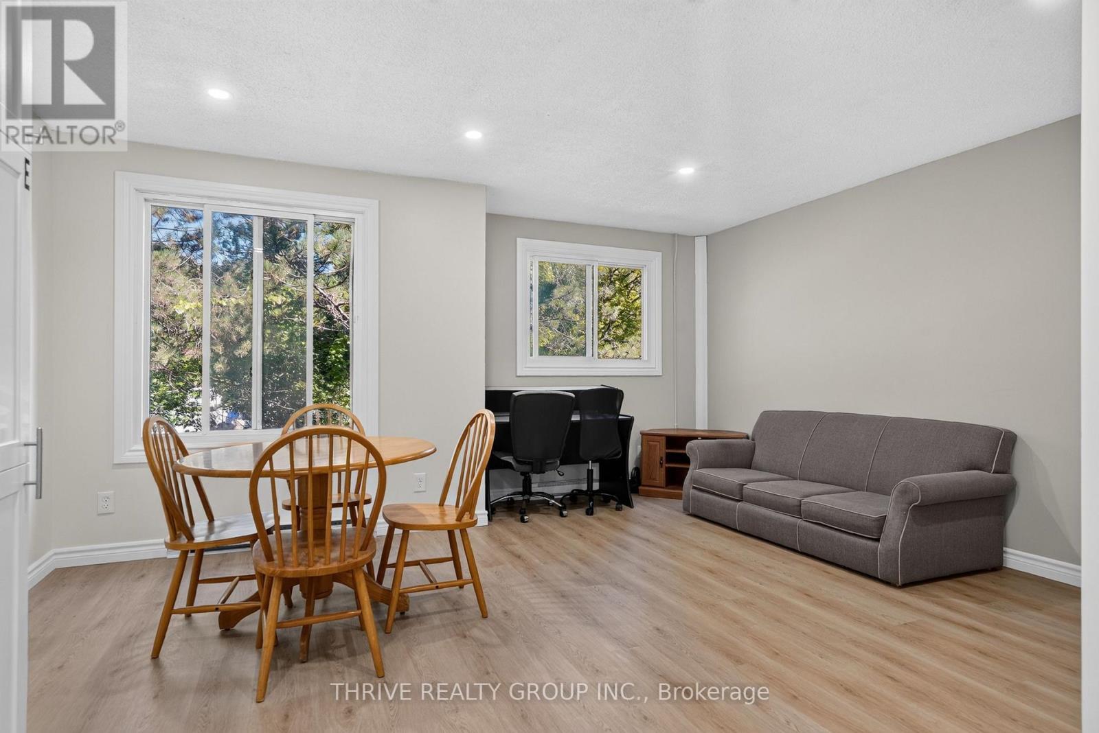Updated living and dining rooms - 36 - 40 Summit Avenue, London North (North N), ON