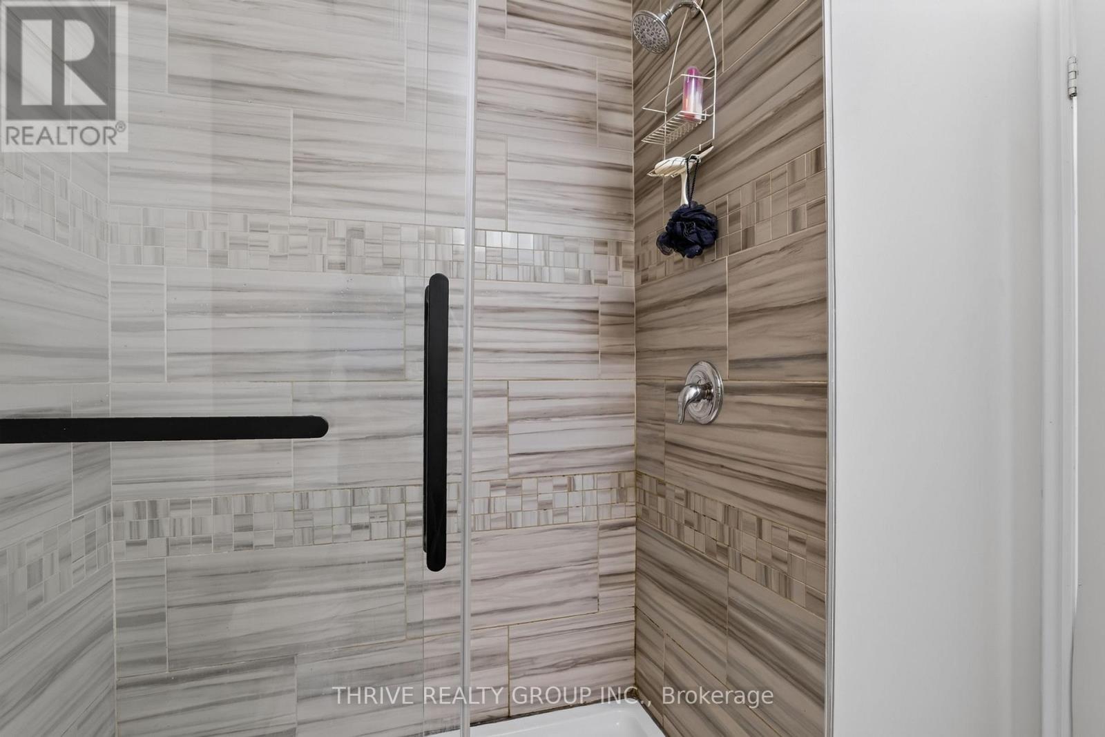 Upper 3pc Bath - 36 - 40 Summit Avenue, London North (North N), ON