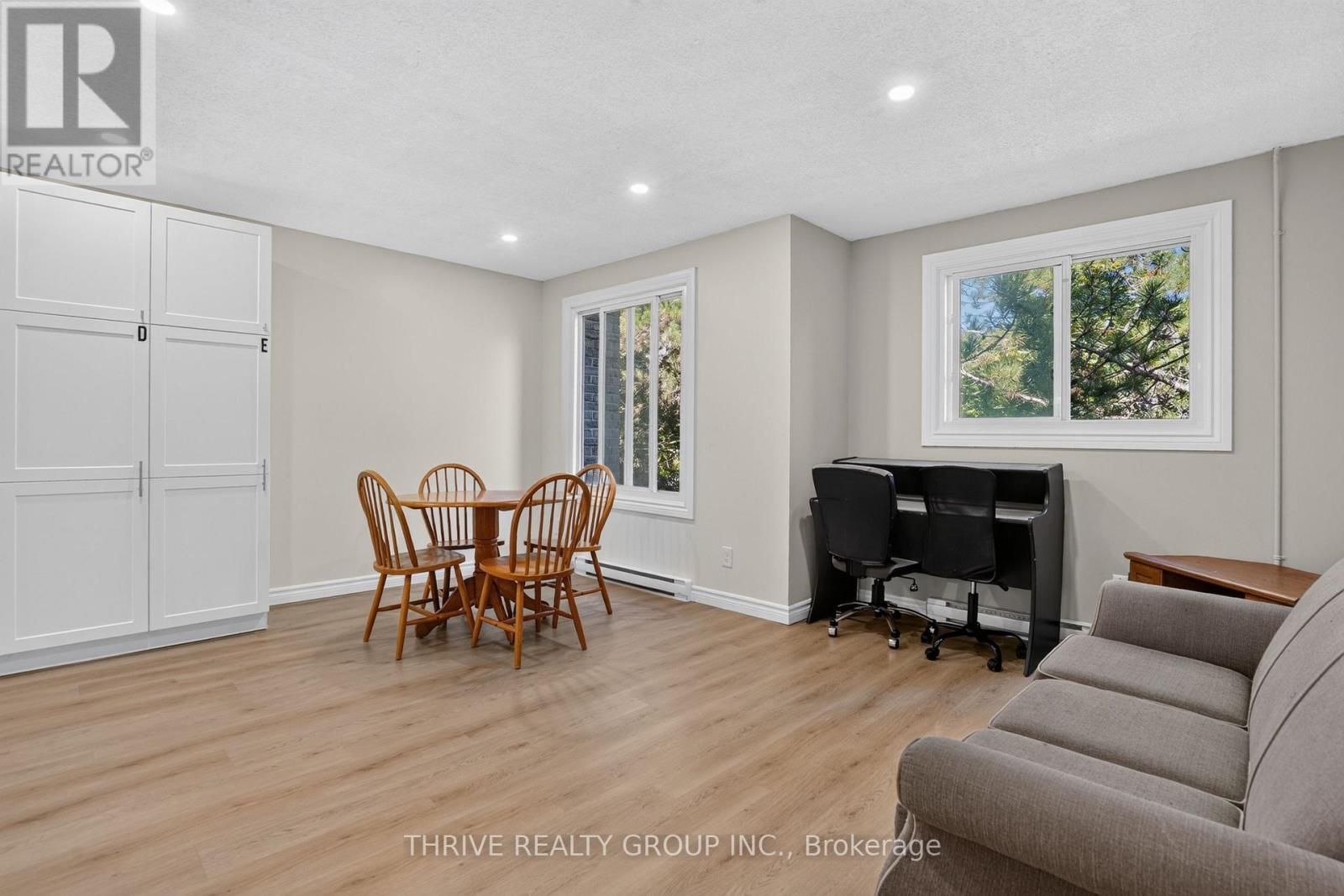 Updated living and dining rooms - 36 - 40 Summit Avenue, London North (North N), ON