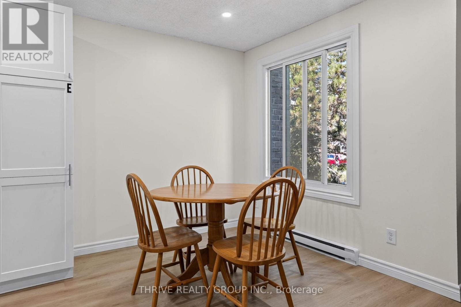 Updated living and dining rooms - 36 - 40 Summit Avenue, London North (North N), ON