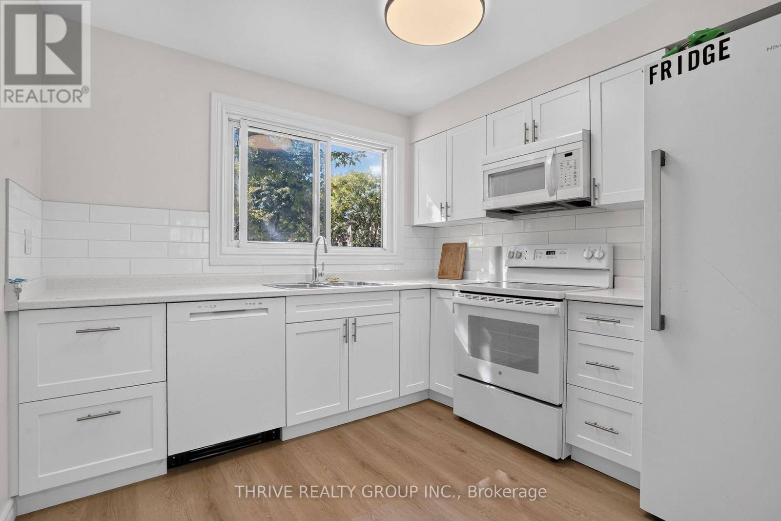 Updated kitchen with new appliances - 36 - 40 Summit Avenue, London North (North N), ON