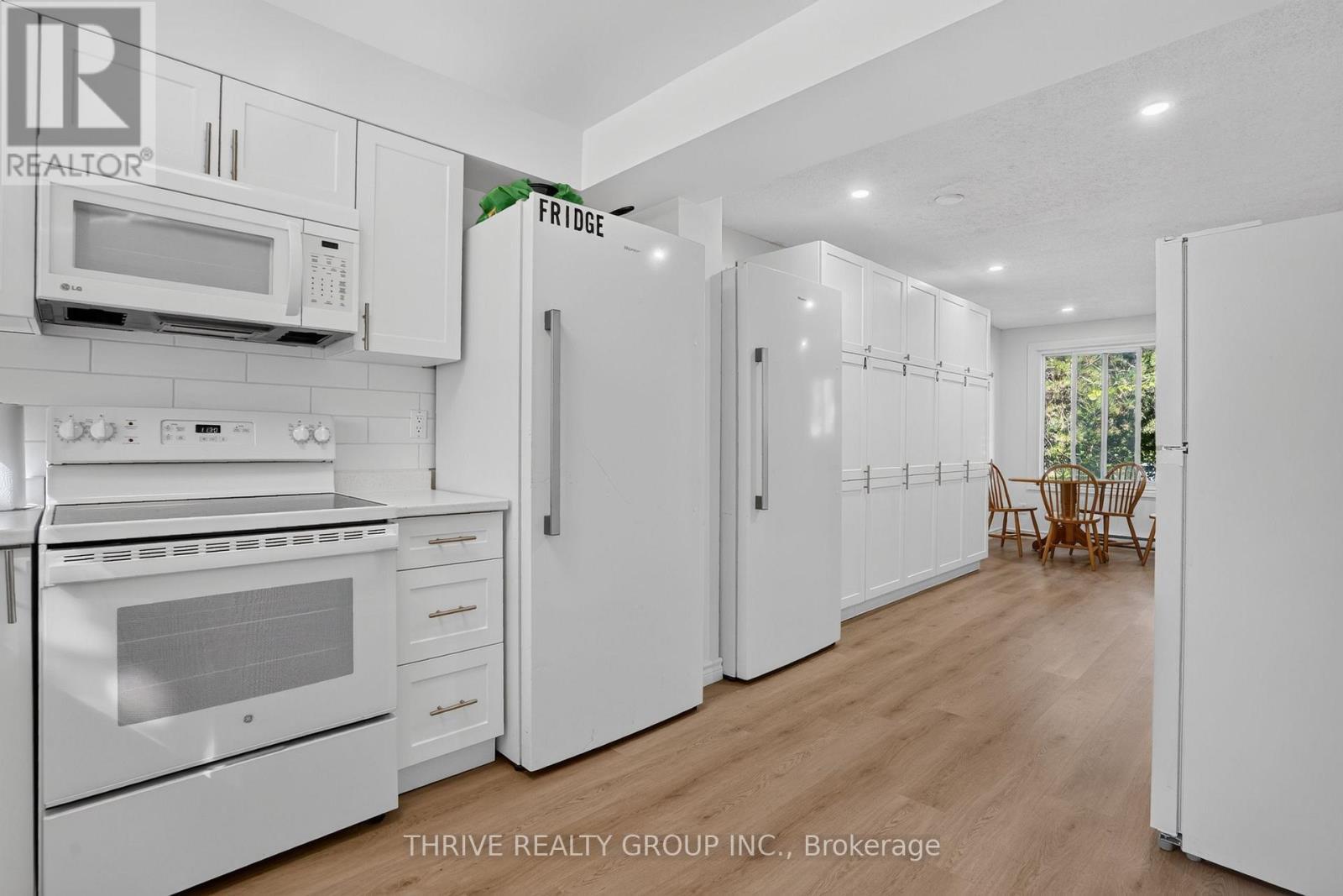 Updated kitchen with new appliances - 36 - 40 Summit Avenue, London North (North N), ON