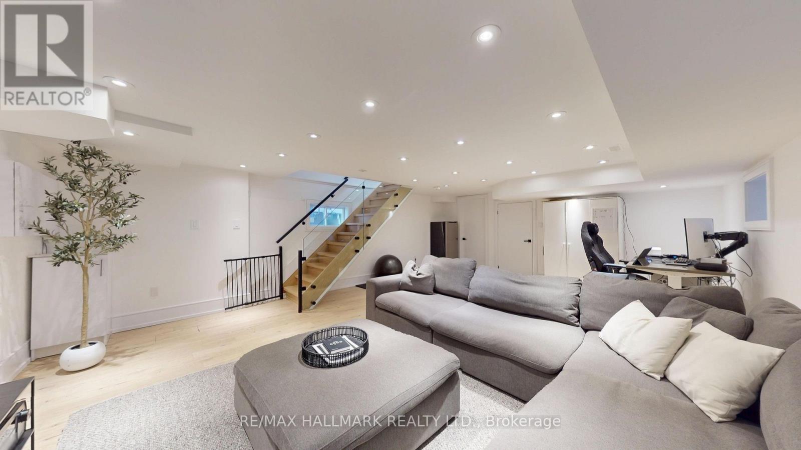 33 Kimberley Avenue, Toronto, ON