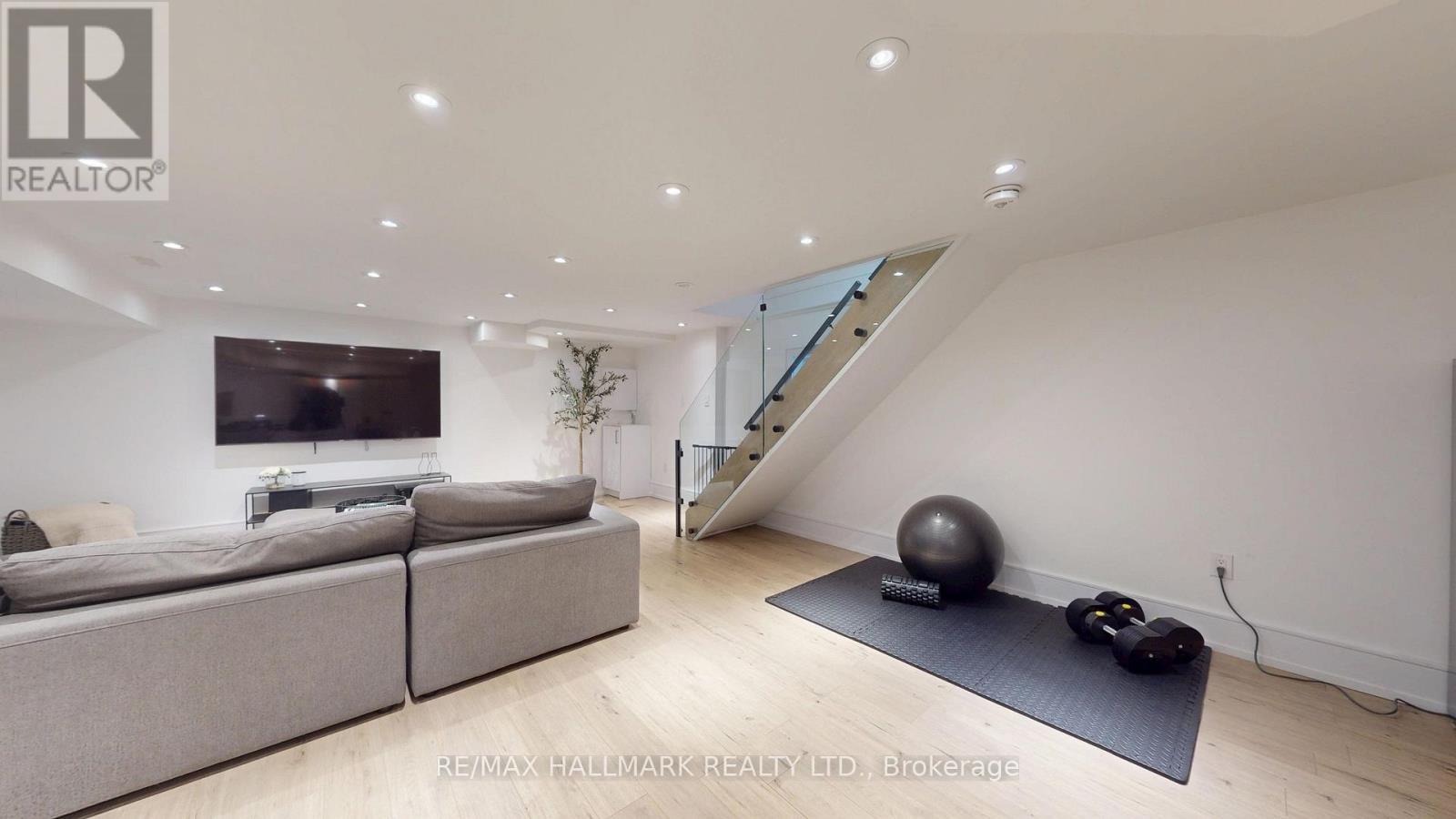 33 Kimberley Avenue, Toronto, ON