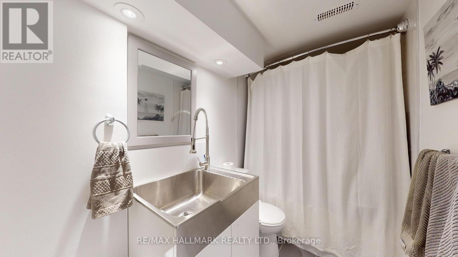 33 Kimberley Avenue, Toronto, ON