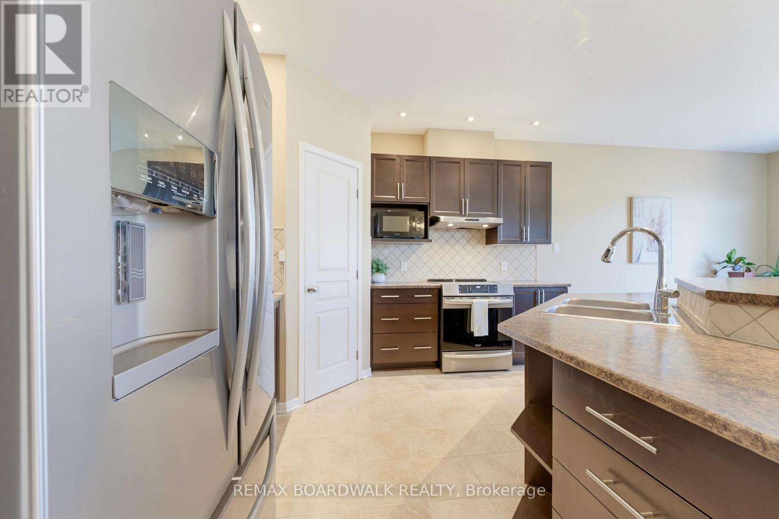 210 Broxburn Crescent, Ottawa, ON