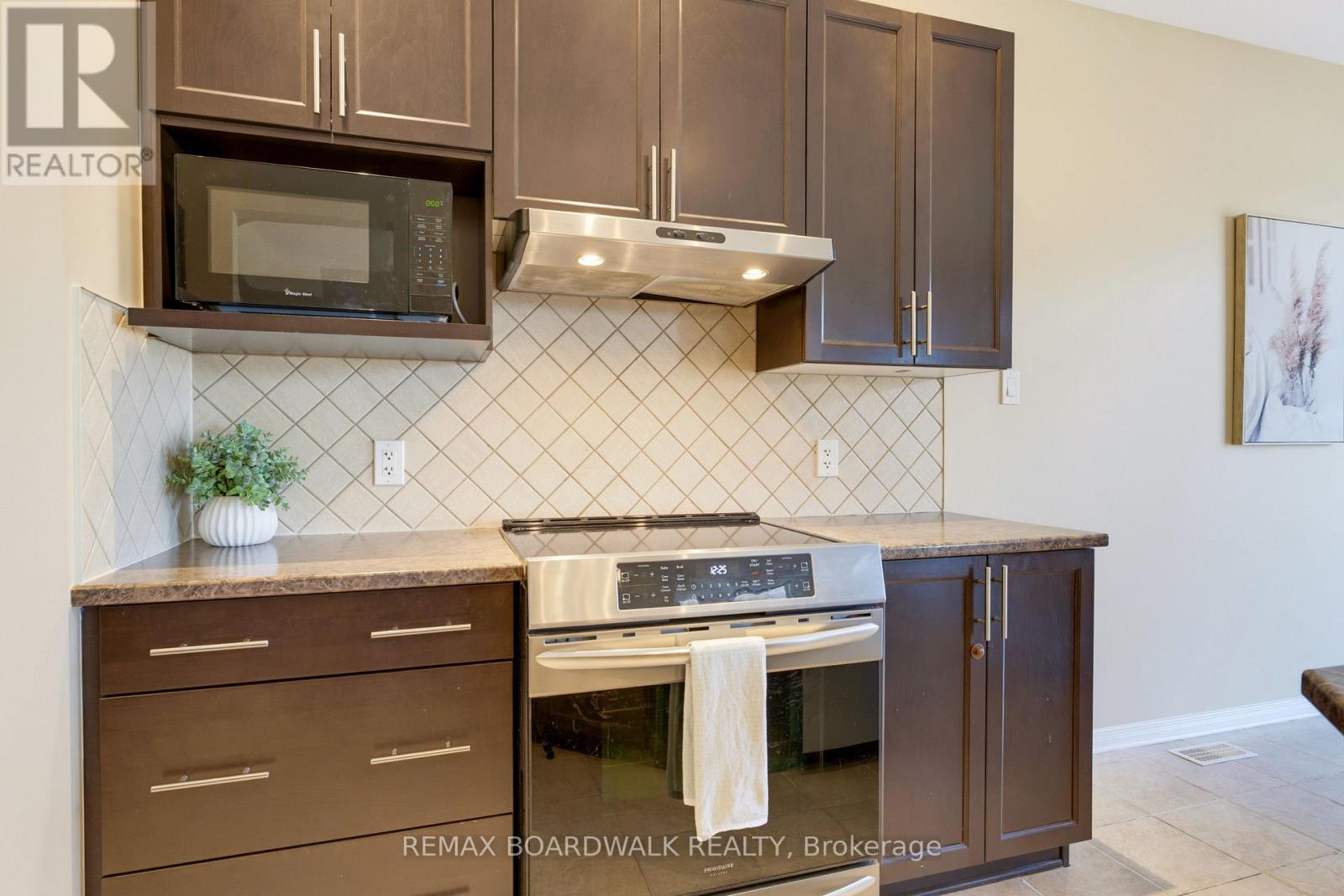 210 Broxburn Crescent, Ottawa, ON