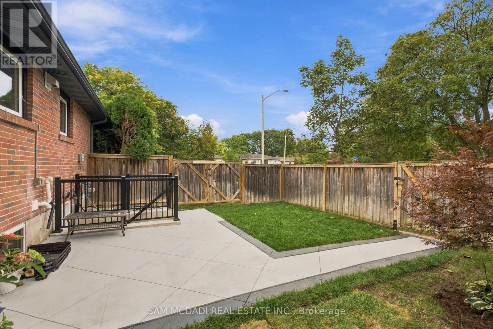 2009 Delaney Drive, Mississauga, ON