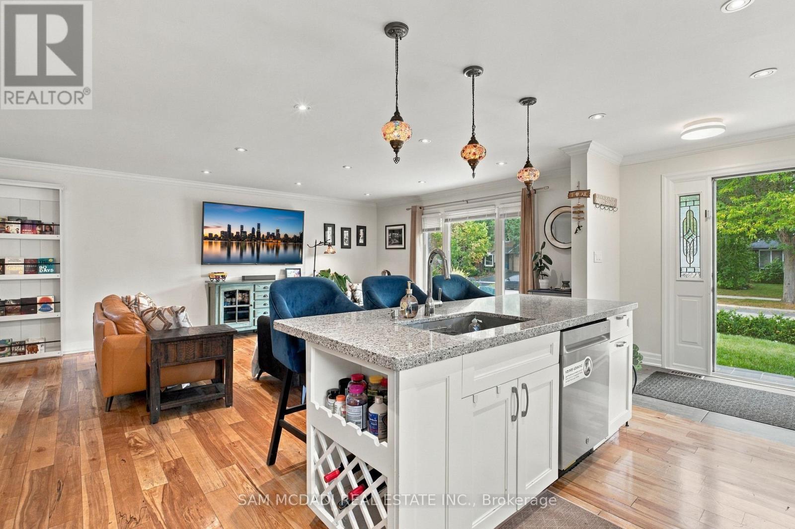 2009 Delaney Drive, Mississauga, ON
