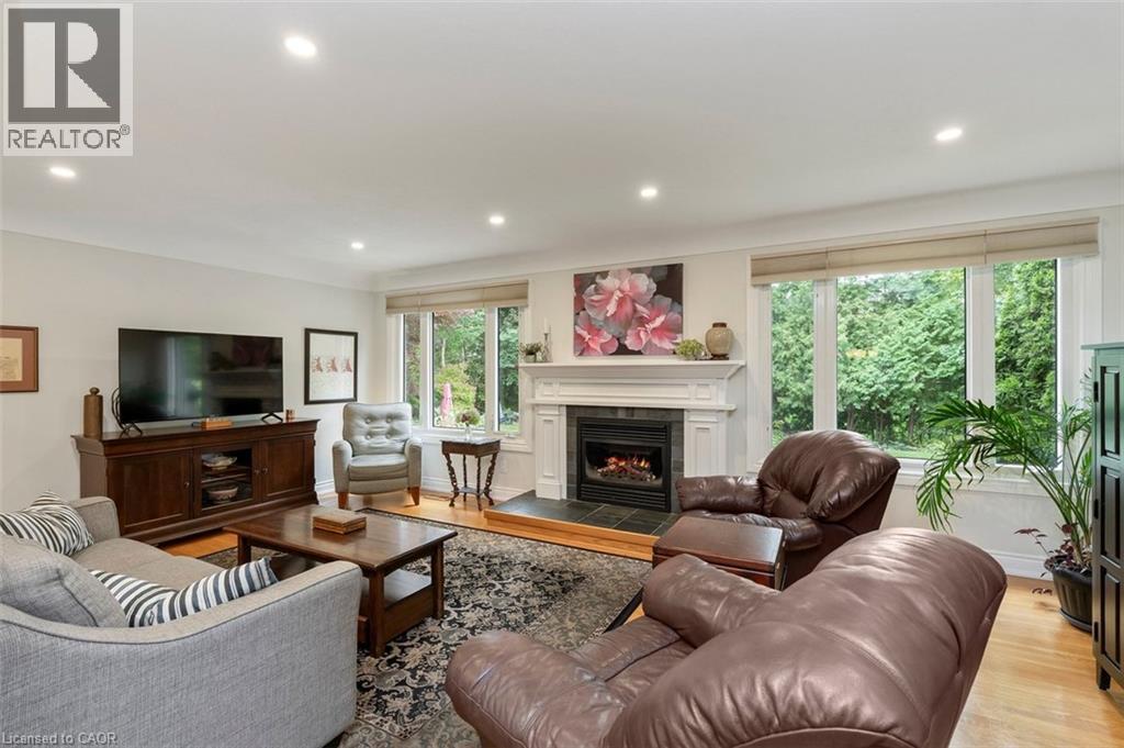 Family room view to open concept pass-through in kitchen and dining room - 200 Woodview Crescent, Ancaster, ON