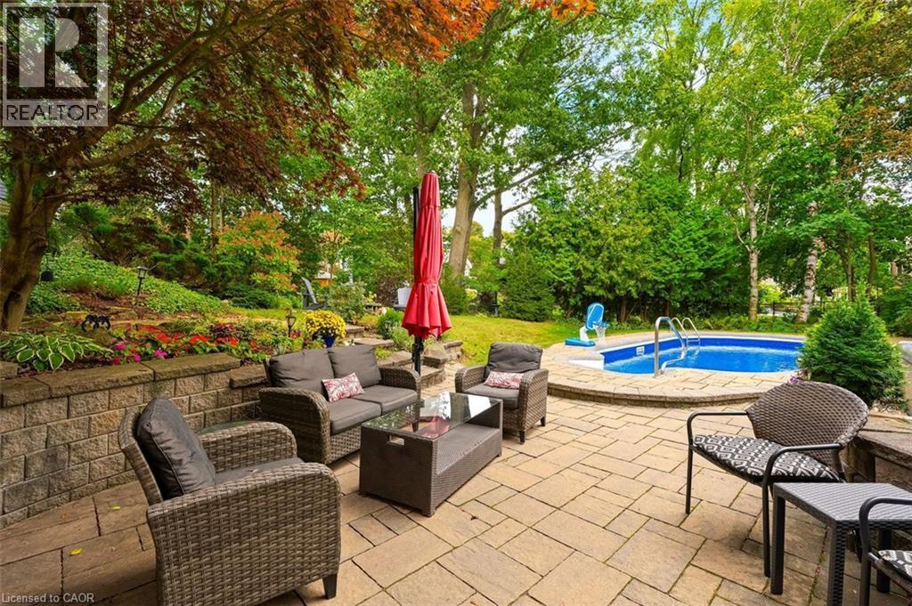 Hot tub view - 200 Woodview Crescent, Ancaster, ON