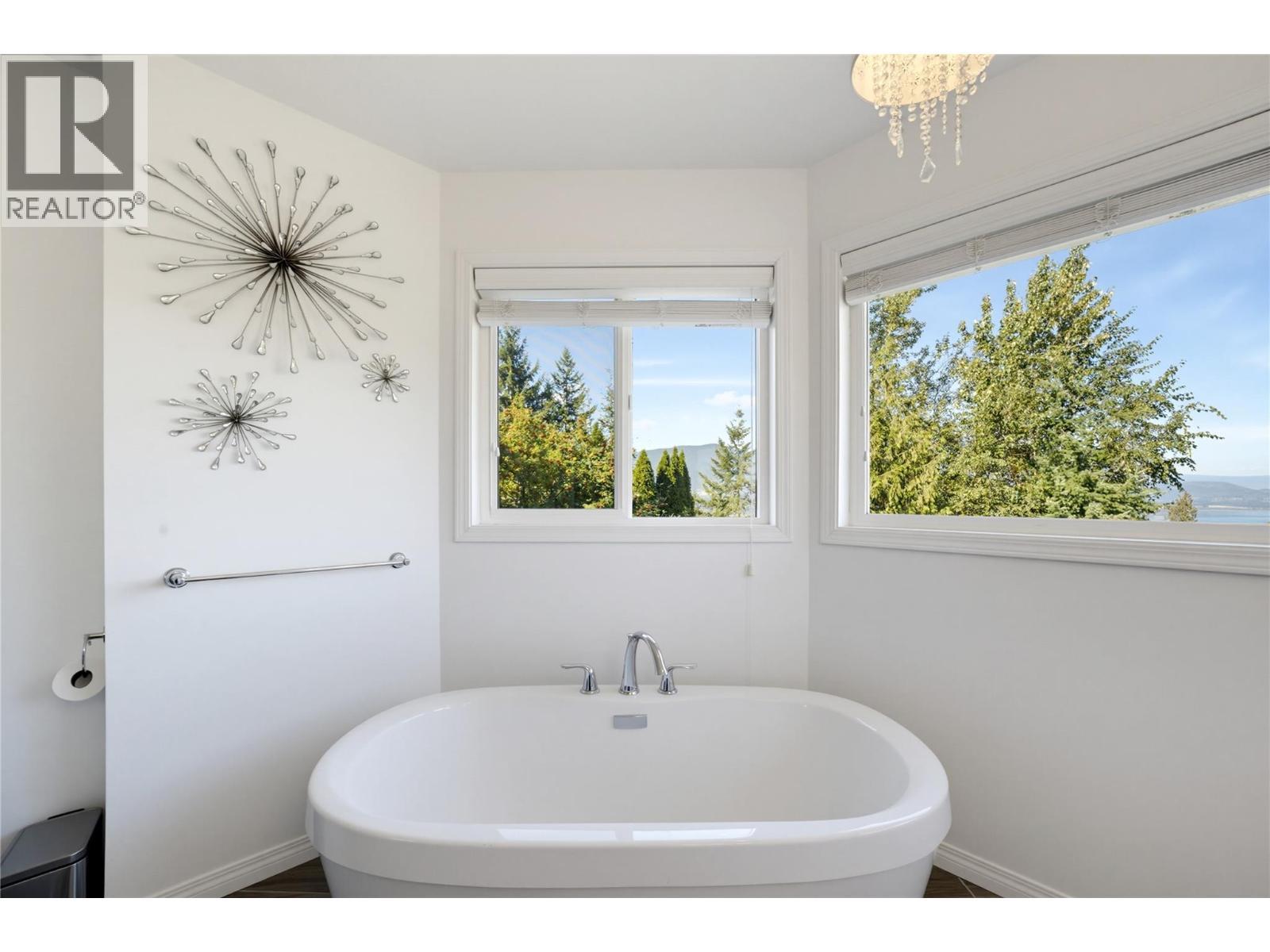 1681 18 Avenue Se, Salmon Arm, BC
