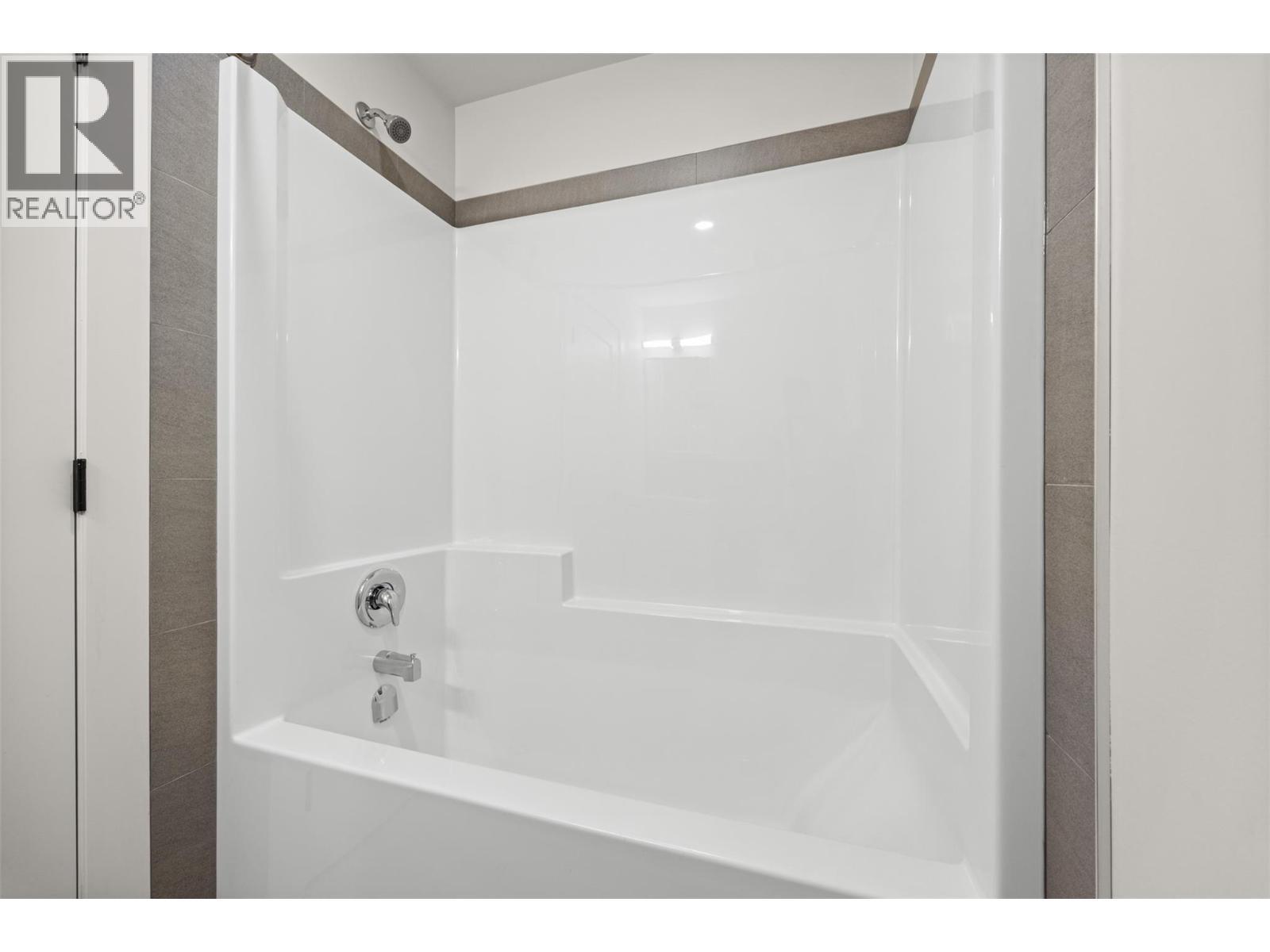 Suite Bathroom - 4141 San Clemente Avenue, Peachland, BC