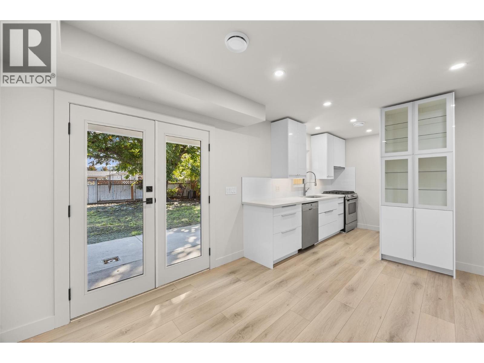 Suite Kitchen - 4141 San Clemente Avenue, Peachland, BC