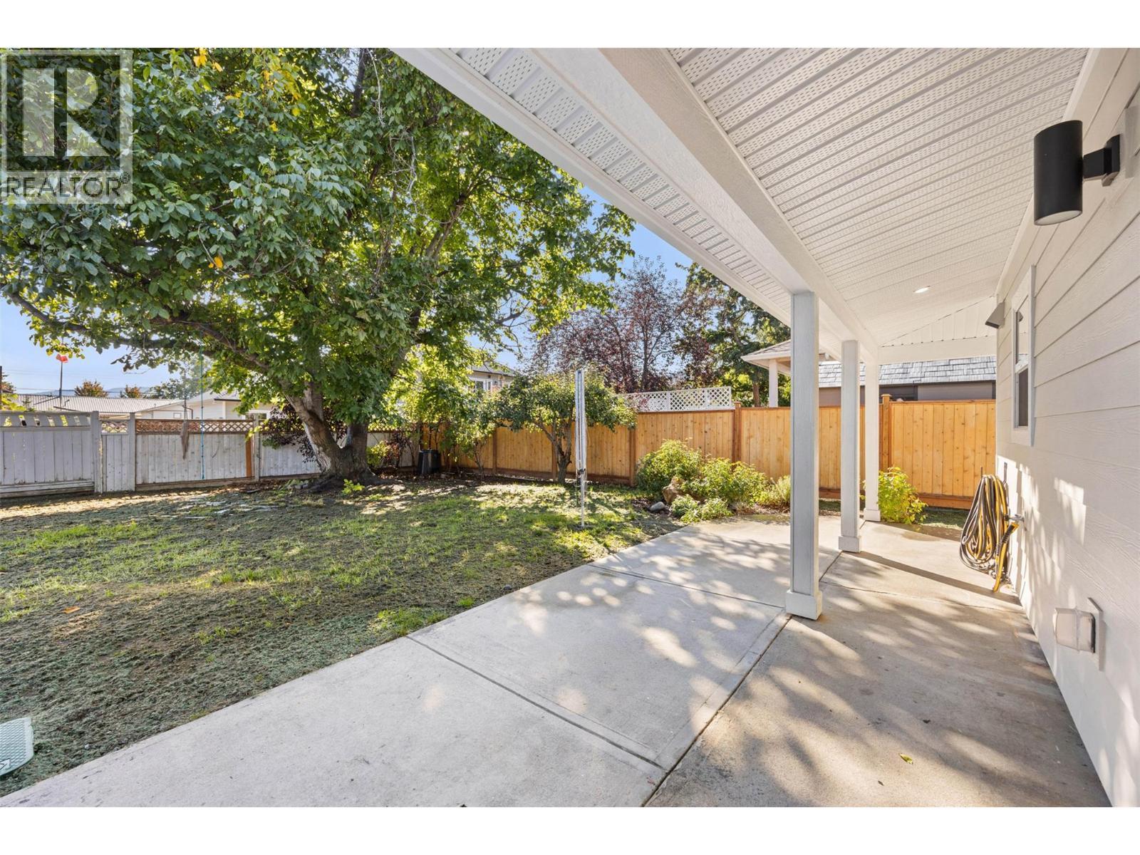 Suite Outdoor - 4141 San Clemente Avenue, Peachland, BC