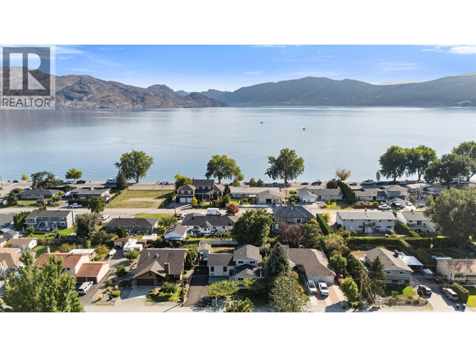 Close to the lake - 4141 San Clemente Avenue, Peachland, BC
