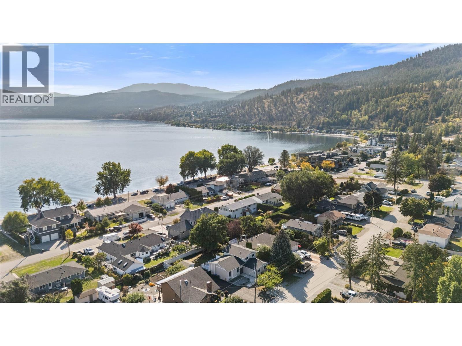 Close to the lake - 4141 San Clemente Avenue, Peachland, BC