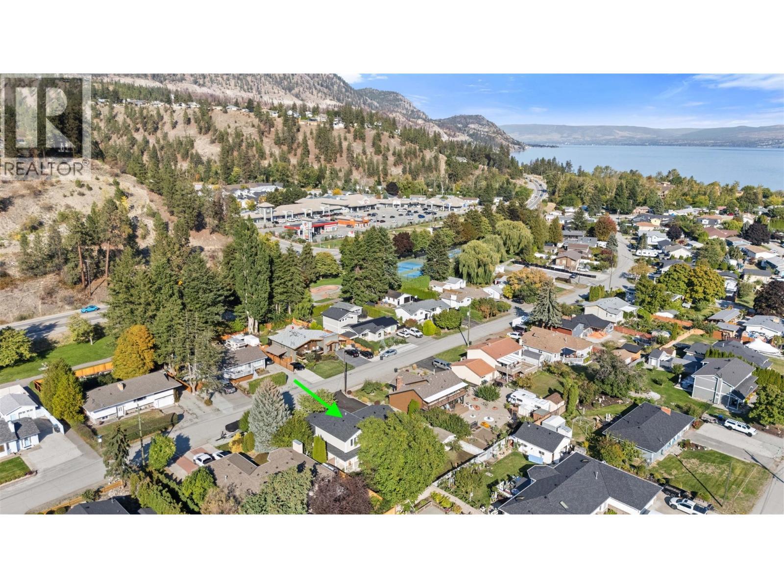 Close to the lake, parks and pickleball - 4141 San Clemente Avenue, Peachland, BC