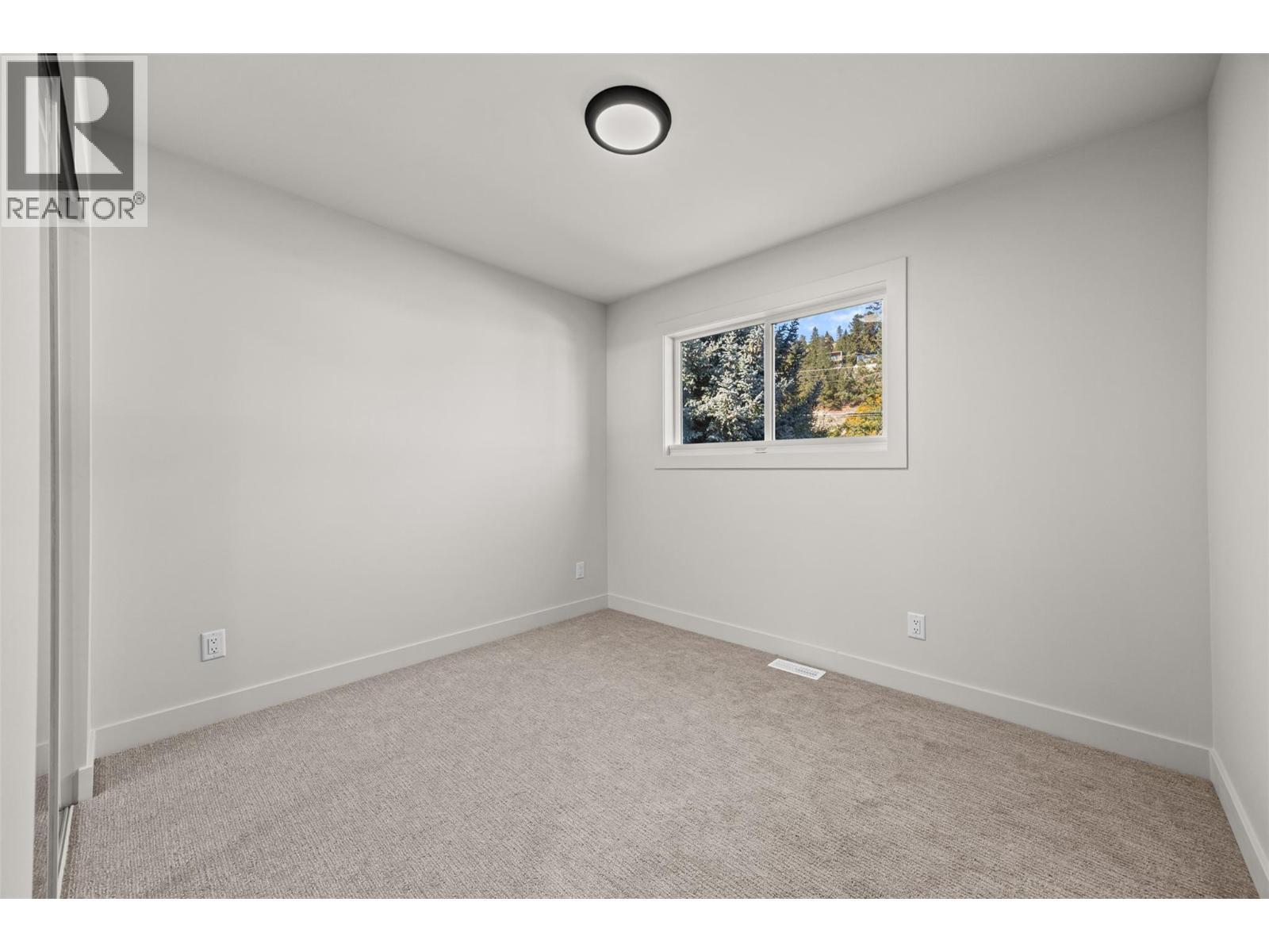 Main House Bedroom - 4141 San Clemente Avenue, Peachland, BC