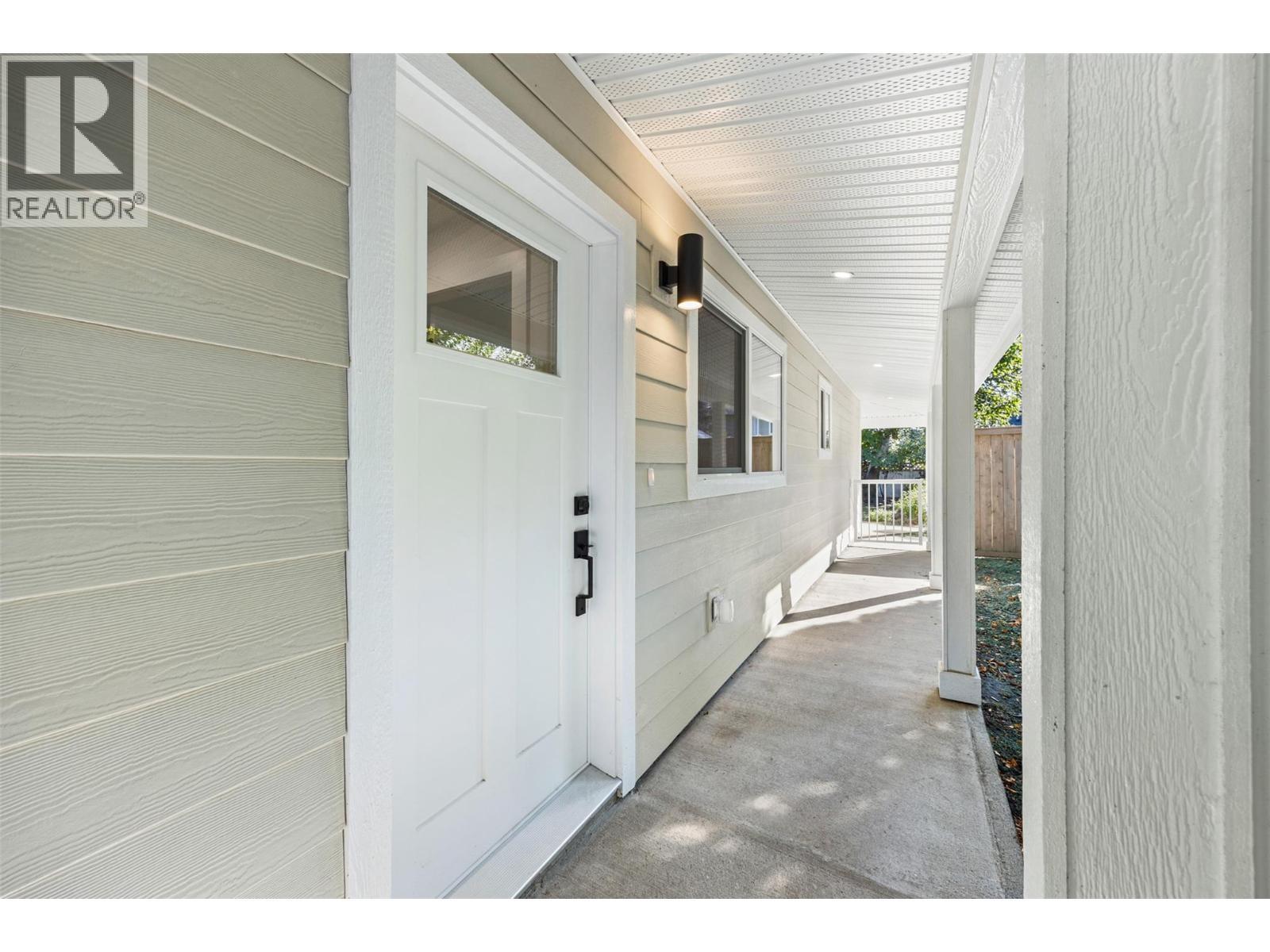 Suite Entrance - 4141 San Clemente Avenue, Peachland, BC