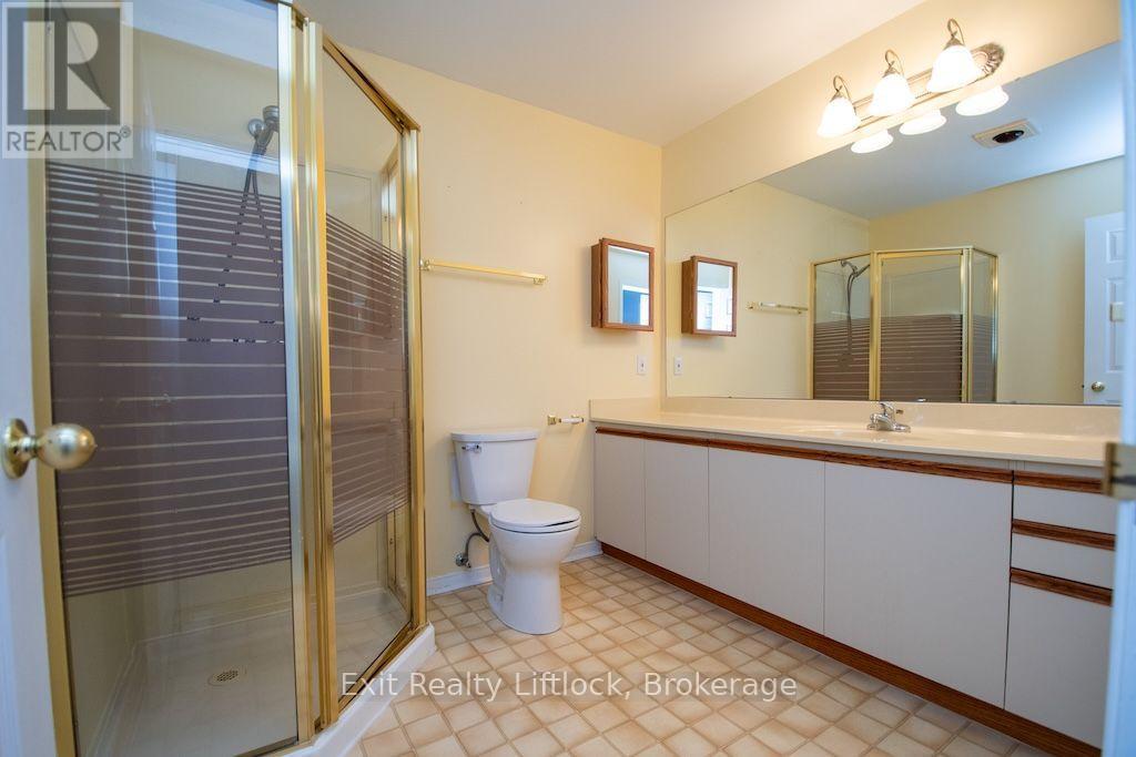 Primary Ensuite Bathroom - 202 C - 1099 Clonsilla Avenue, Peterborough (Otonabee Ward 1), ON