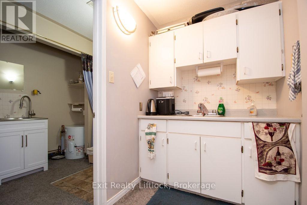 Kitchen in the Lounge - 202 C - 1099 Clonsilla Avenue, Peterborough (Otonabee Ward 1), ON