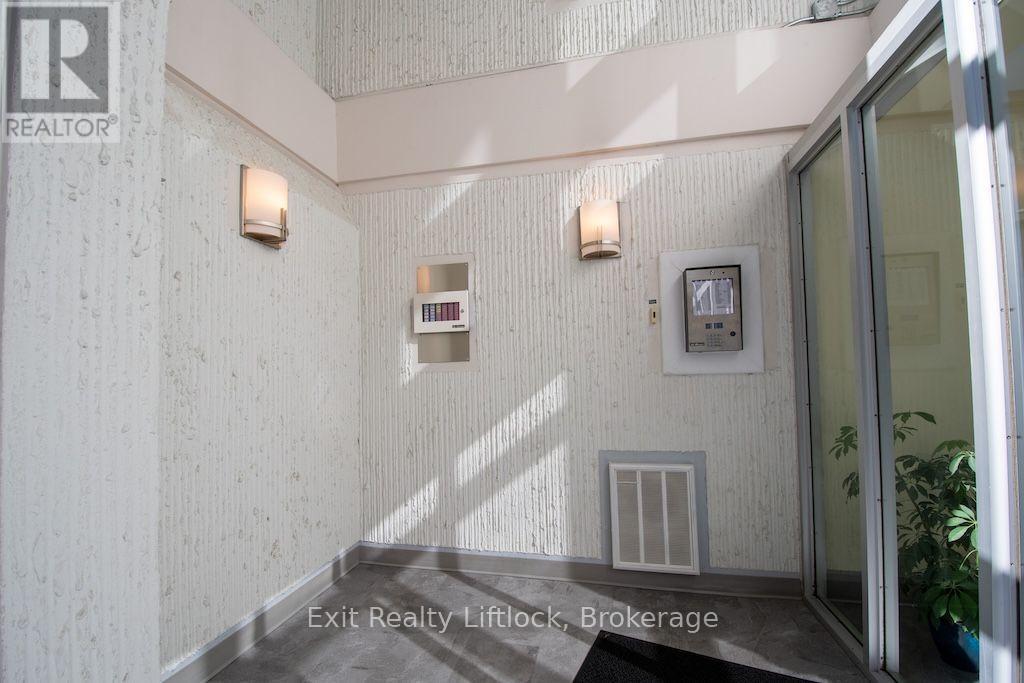 Secure Building - 202 C - 1099 Clonsilla Avenue, Peterborough (Otonabee Ward 1), ON