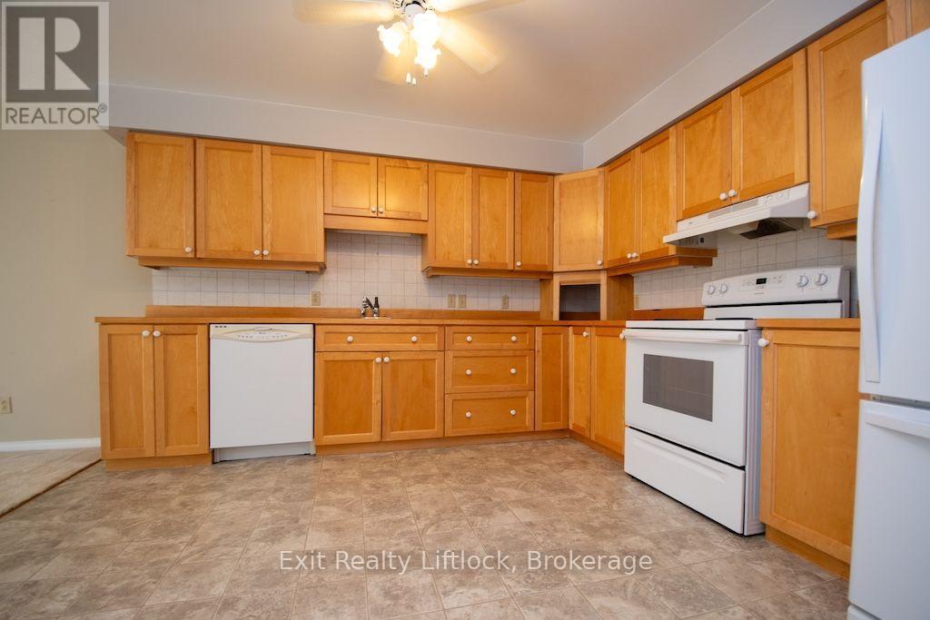 Kitchen with modern Appliances - 202 C - 1099 Clonsilla Avenue, Peterborough (Otonabee Ward 1), ON