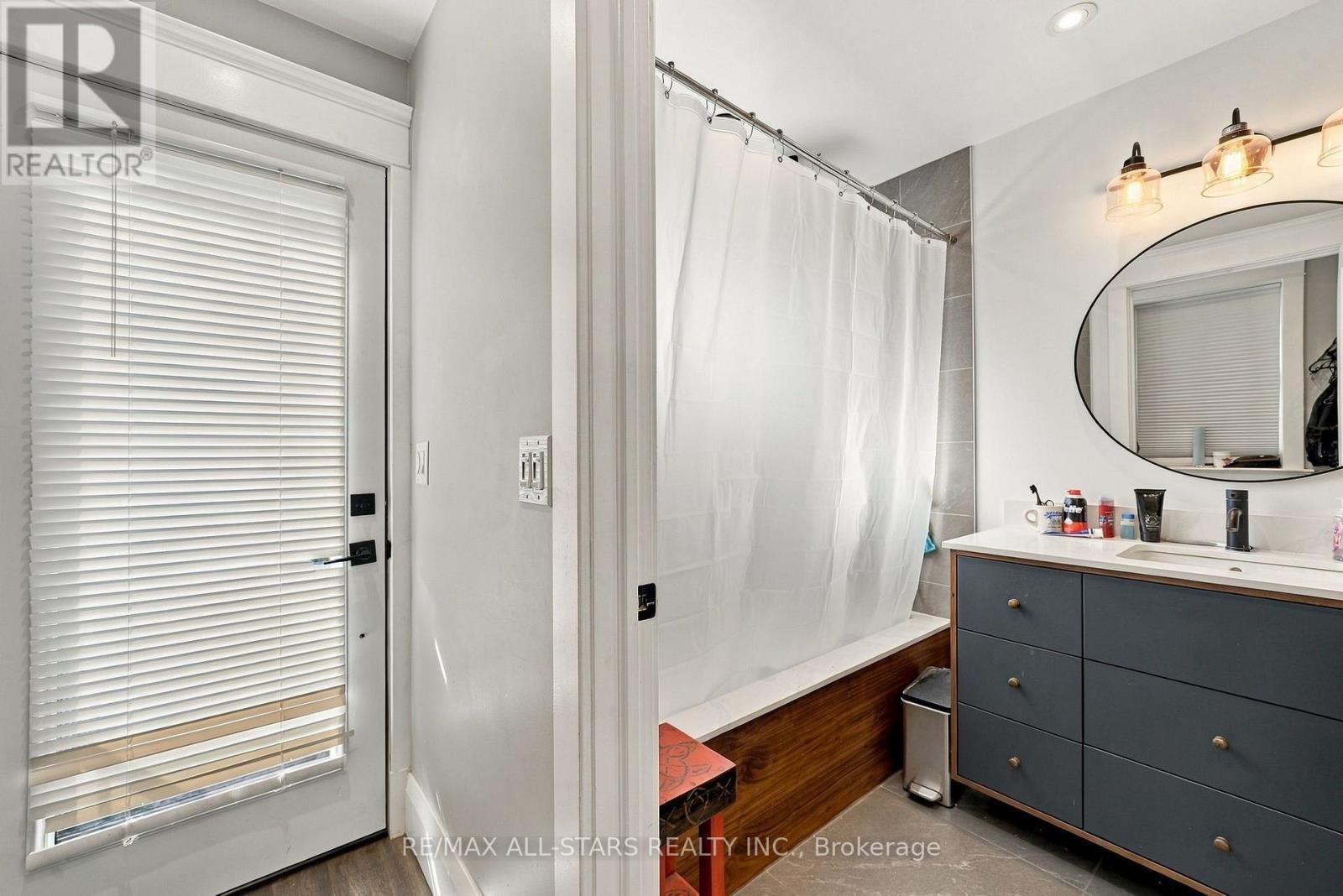 main level bathroom - 435 Mortimer Avenue, Toronto, ON